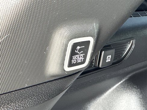 Certified 2023 Jeep Grand Cherokee Altitude image 11