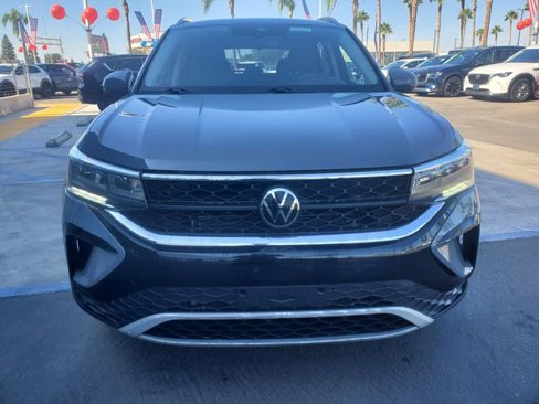 Used 2023 Volkswagen Taos SE image 2