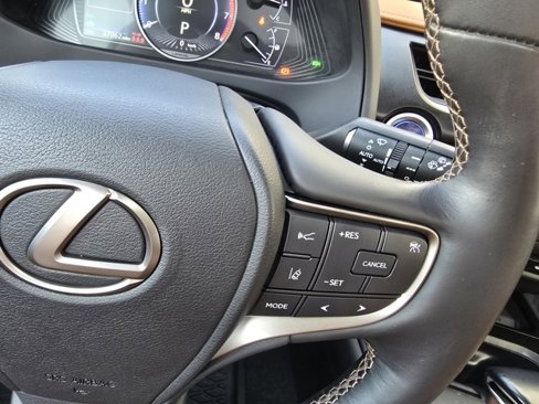 Used 2020 Lexus UX 250h w/ Luxury Package image 27