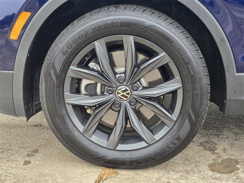 Used 2024 Volkswagen Tiguan SE image 14