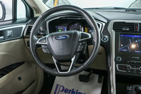 Used 2020 Ford Fusion SEL image 12