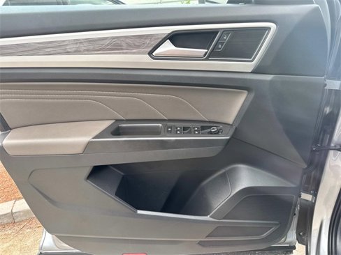 Used 2022 Volkswagen Atlas Cross Sport SE image 16