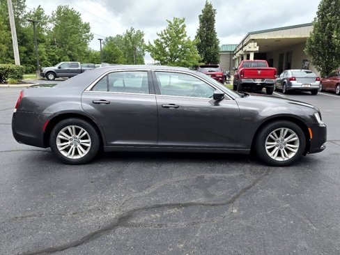 Used 2016 Chrysler 300 Limited image 9