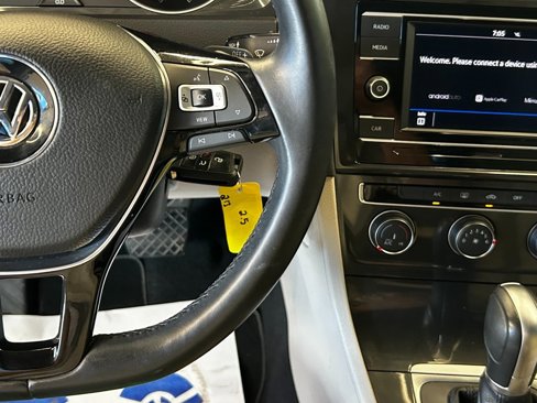 Used 2019 Volkswagen Golf S image 11
