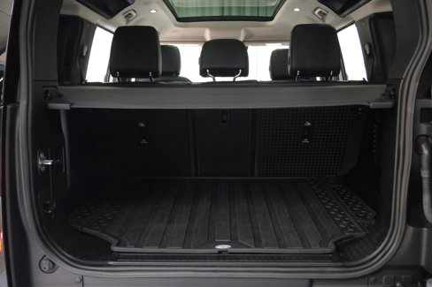 Used 2020 Land Rover Defender 110 First Edition image 17