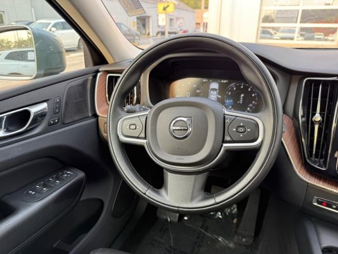 Used 2019 Volvo XC60 T5 Momentum w/ Multimedia Package image 13