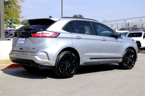 Used 2022 Ford Edge SE w/ Black Appearance Package image 5