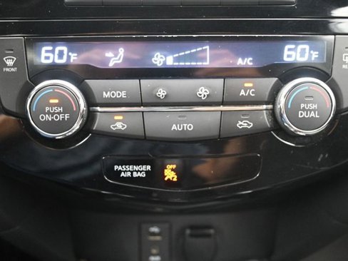 Used 2016 Nissan Rogue SV image 19