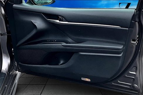 Used 2018 Toyota Camry SE image 24