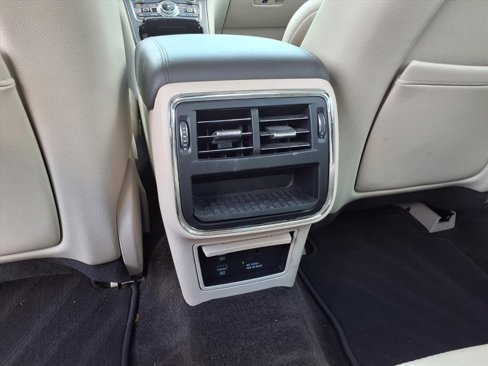 Used 2017 Lincoln Continental Select image 10