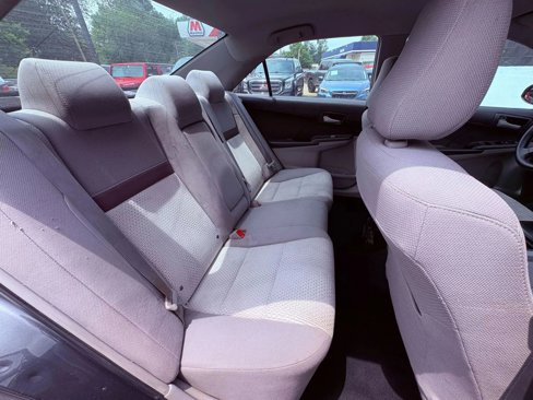 Used 2013 Toyota Camry L image 18