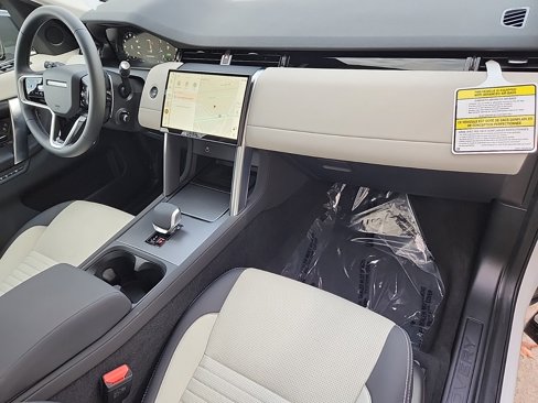 Used 2025 Land Rover Discovery Sport S image 27