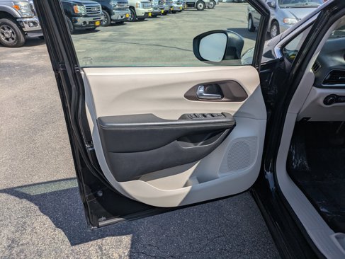 Used 2020 Chrysler Voyager Lxi image 10