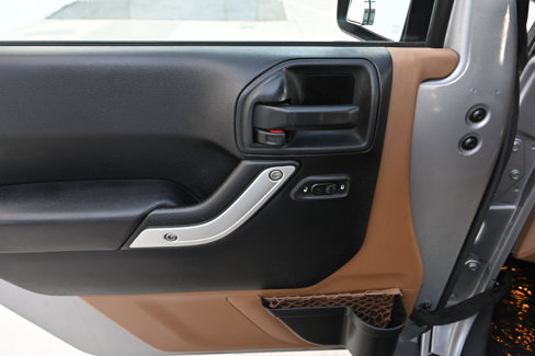 Used 2014 Jeep Wrangler Unlimited Sahara image 22