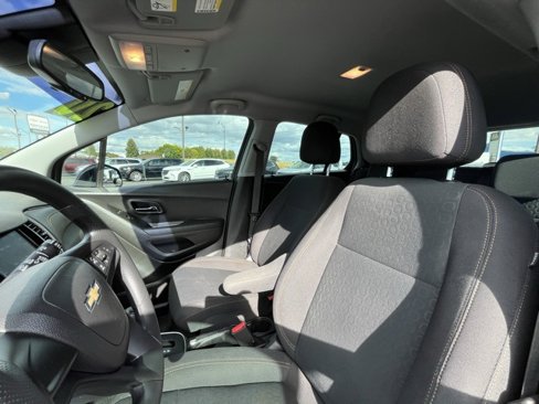 Used 2020 Chevrolet Trax LS image 12