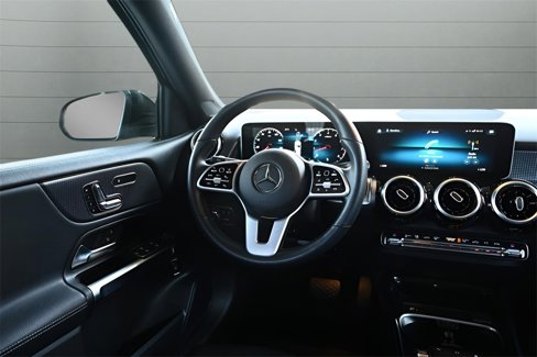 Used 2021 Mercedes-Benz GLB 250 4MATIC w/ Premium Package image 34