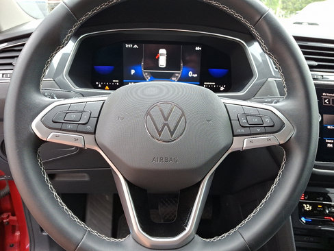 Used 2022 Volkswagen Tiguan SE image 19