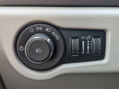 Used 2017 Chrysler Pacifica Touring-L image 22