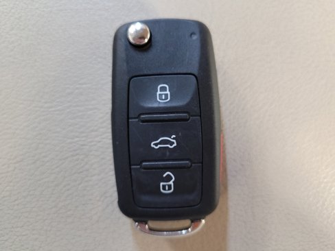 Used 2017 Volkswagen Passat 1.8T R-Line w/ R-Line Lighting Package image 32