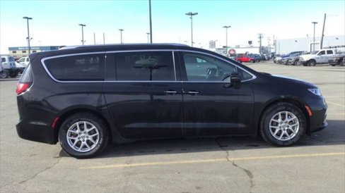Certified 2021 Chrysler Pacifica Touring-L image 9
