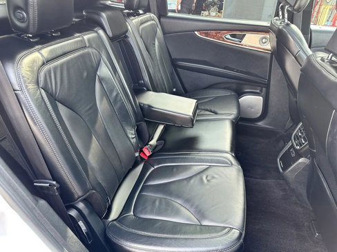 Used 2016 Lincoln MKX Reserve w/ Luxury Package image 17