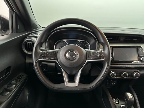 Used 2020 Nissan Kicks S image 9
