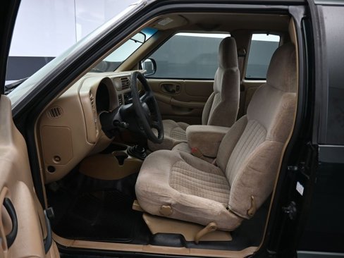 Used 2001 Chevrolet S10 Pickup 2WD Extended Cab w/ Comfort Convenience Pkg image 11
