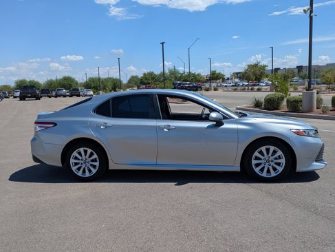 Used 2018 Toyota Camry LE image 6