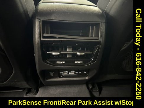 Used 2023 Jeep Grand Cherokee Limited w/ Luxury Tech Group II image 17