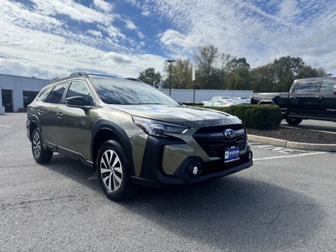 Used 2025 Subaru Outback Premium image 9