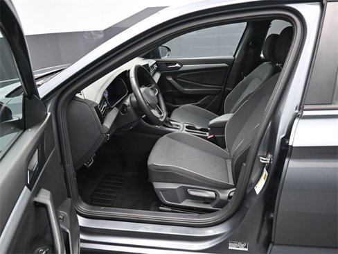 Certified 2025 Volkswagen Jetta Sport image 9