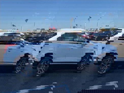 Used 2017 Cadillac XT5 Luxury image 7