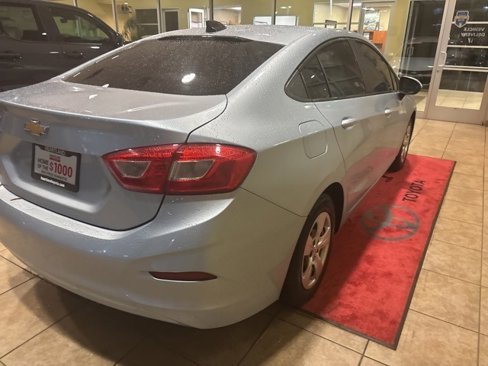 Used 2017 Chevrolet Cruze LS image 7