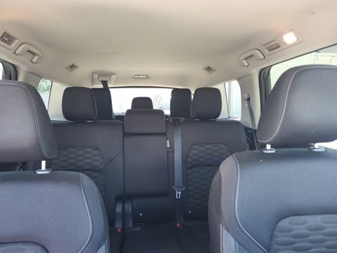 Used 2022 Nissan Pathfinder SV image 2
