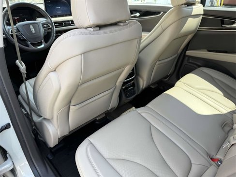 Used 2022 Lincoln Nautilus Reserve image 13