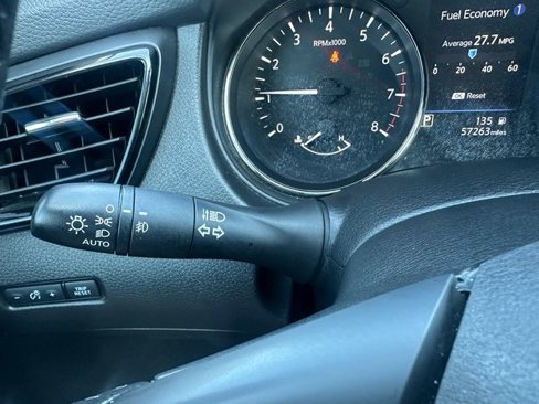 Used 2022 Nissan Rogue Sport SV image 31