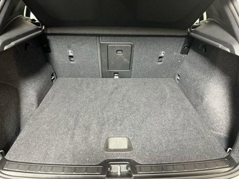 Certified 2025 Volvo XC40 B5 Core image 22