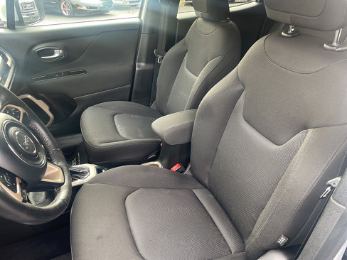 Used 2016 Jeep Renegade Latitude image 37
