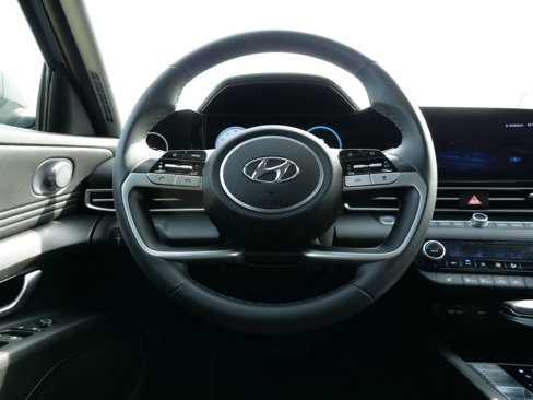 Certified 2023 Hyundai Elantra SEL w/ Convenience Package image 18