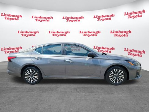 Used 2024 Nissan Altima 2.5 SV image 23
