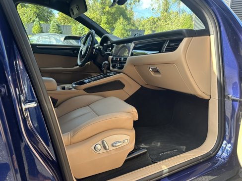 Certified 2025 Porsche Macan image 21