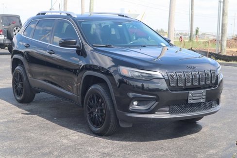 Used 2019 Jeep Cherokee Latitude Plus image 2