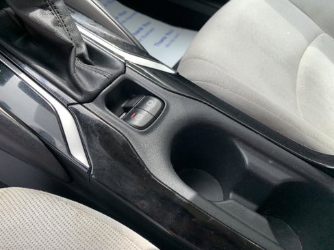 Used 2020 Toyota Corolla LE image 18