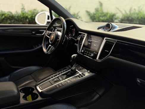 Used 2017 Porsche Macan S image 28