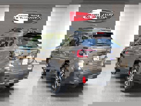 Used 2022 Subaru Outback Premium image 8