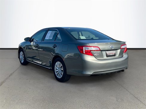 Used 2014 Toyota Camry LE image 5