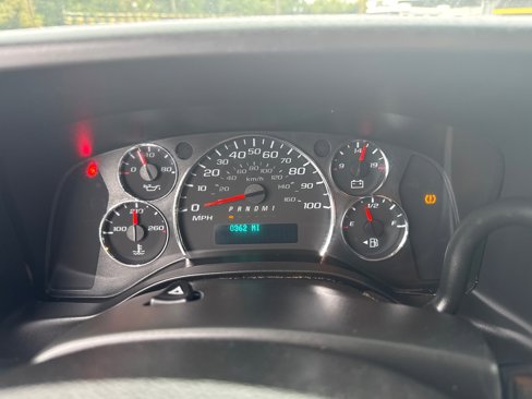 Used 2019 Chevrolet Express 2500 w/ Driver Convenience Package image 15