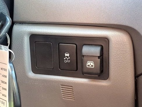 Used 2010 Toyota Tundra Limited image 25