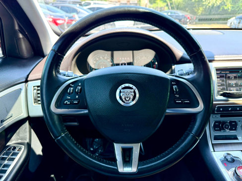Used 2013 Jaguar XF image 21