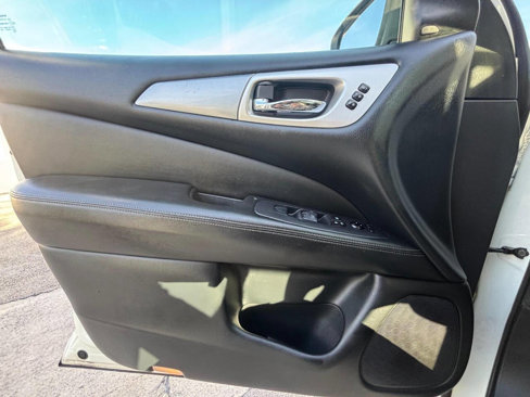 Used 2019 Nissan Pathfinder SL image 10